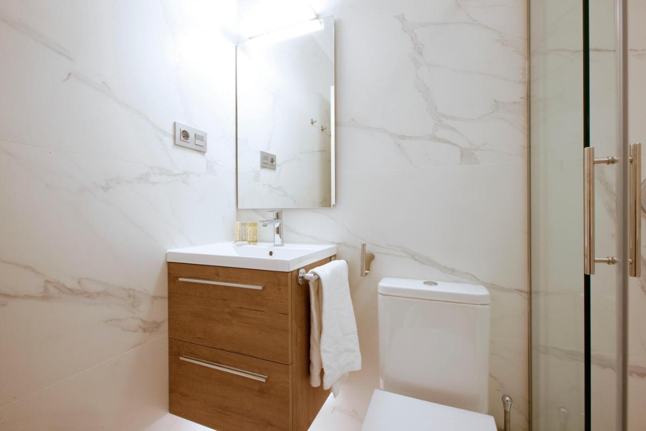 Tirso Suite Мадрид Екстериор снимка