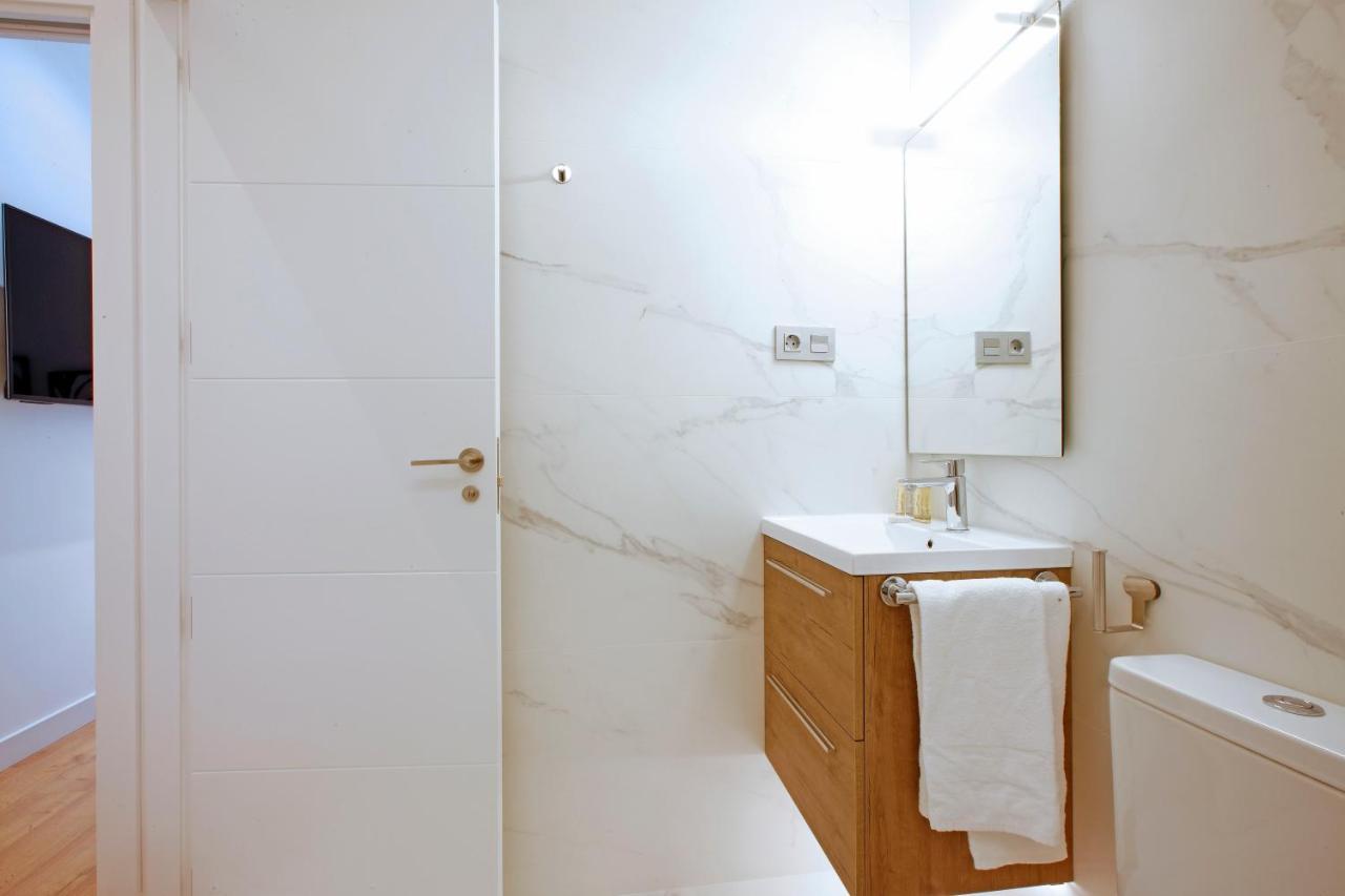 Tirso Suite Мадрид Екстериор снимка